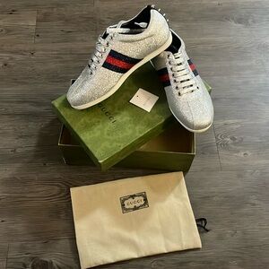 Gucci women’s size 42 shoe. Excellent condition with no flaws.